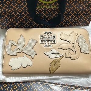 tory burch britten floral applique wallet